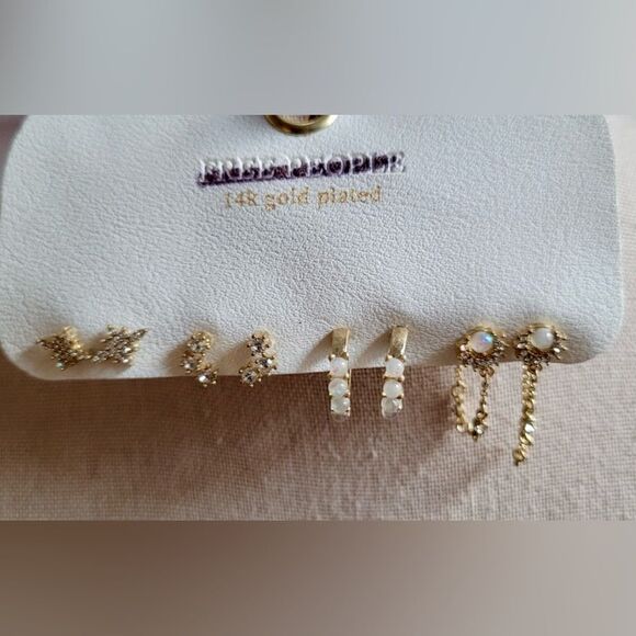Free People Set Of Four Pierced Earrings NWT - Picture 1 of 6